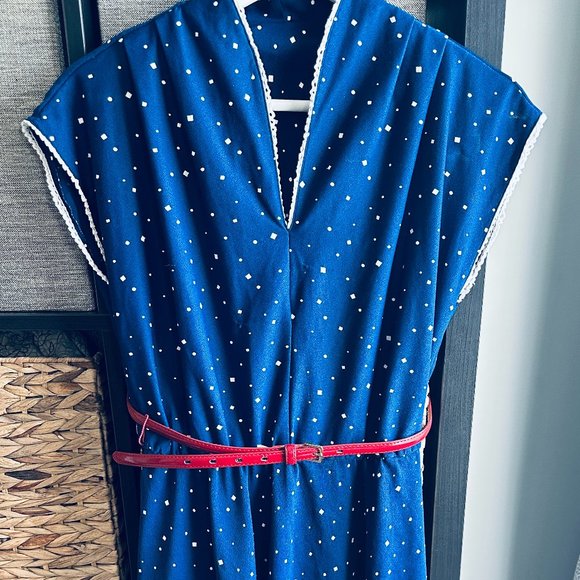 Authentic Vintage Swing Dress with Dolman Sleeves and Cinched Waist - Picture 2 of 8